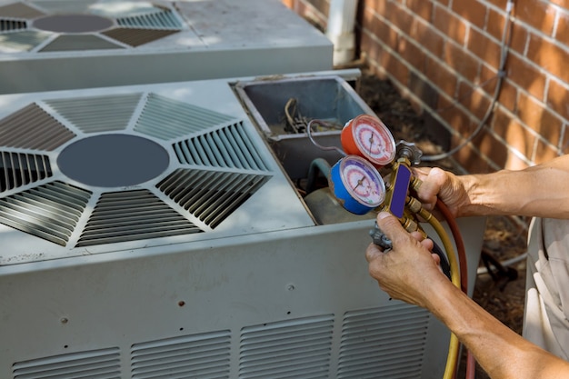air-conditioning-technician-preparing-air-conditioner_73110-10948